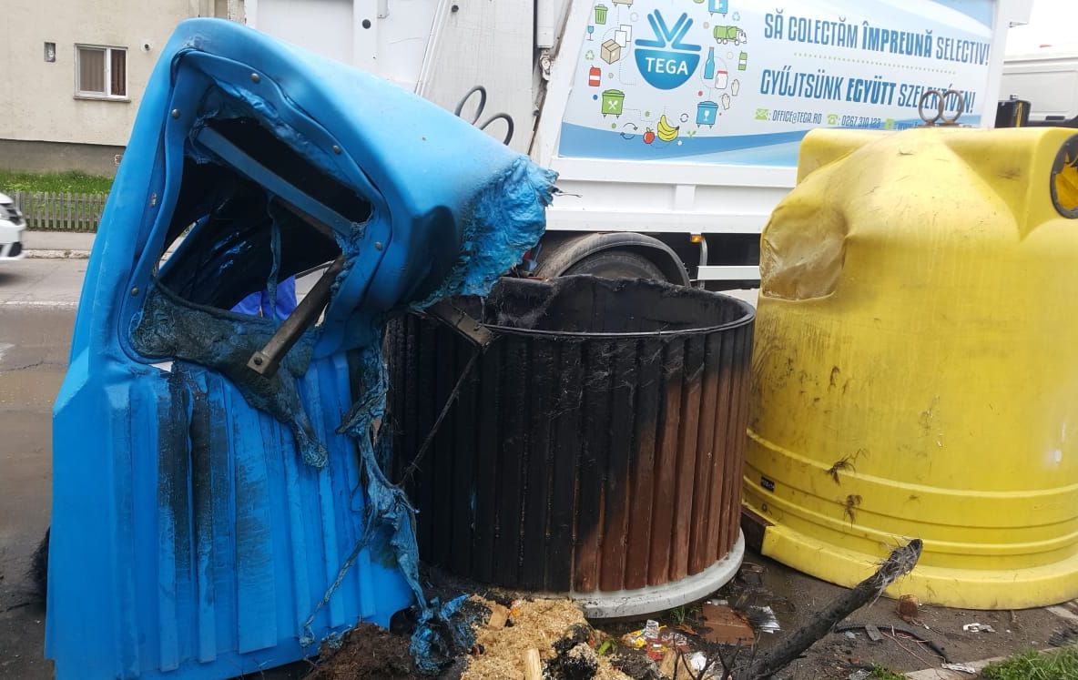 Containere pentru deşeuri, incendiate la Sfântu Gheorghe