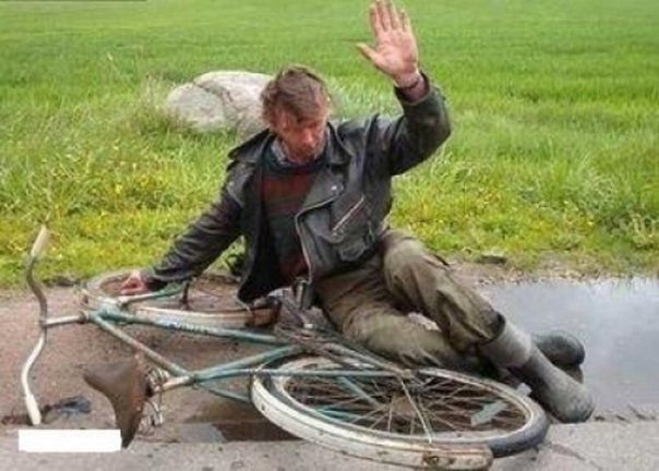 A sunat la 112 să anunţe că a fost bătut. Agresorii: un stâlp şi asfaltul