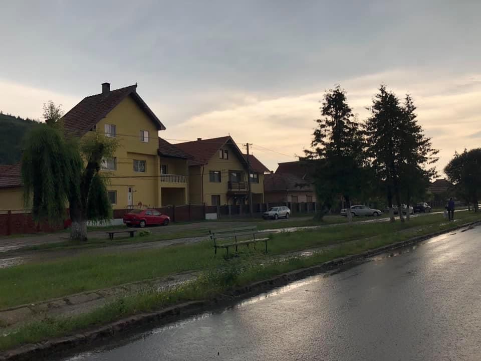 O stradă din Covasna, fără iluminat public timp de aproape o lună