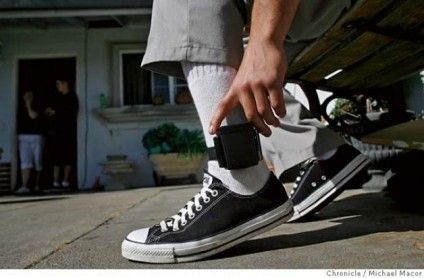 Covăsnean băut și fără permis, arestat la domiciliu după ce aproape a călcat două persoane în urma unui scandal