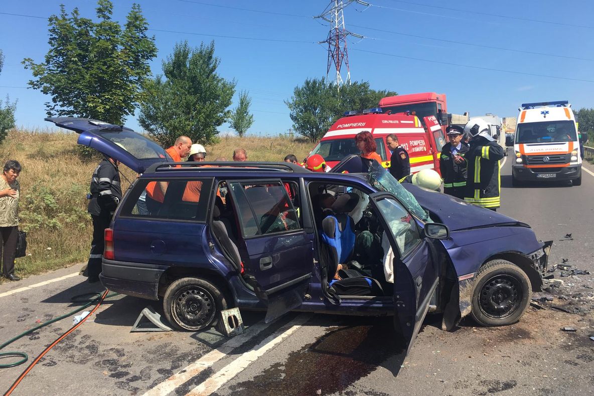 VIDEO. Accident pe DN12 la ieşirea din Sfântu Gheorghe. Şase persoane au ajuns la Spital