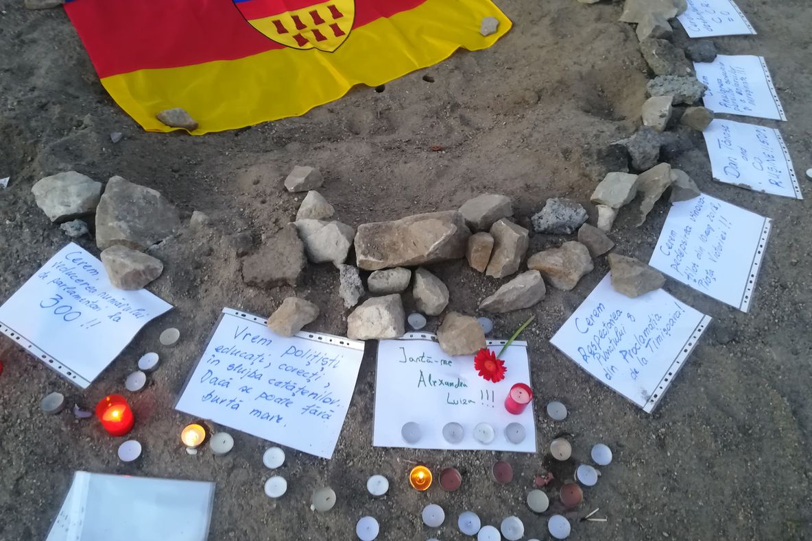 „Pentru Alexandra şi Luiza - Solidaritate cu Diaspora”, protest în fața Prefecturii Covasna