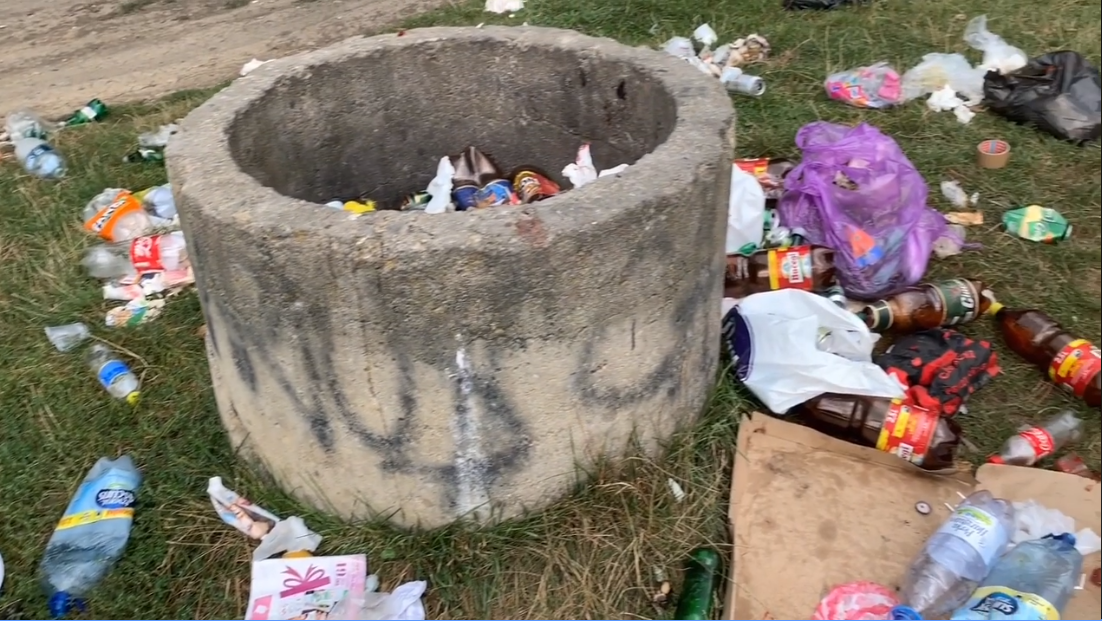 VIDEO. Mizerie de nedescris după un weekend la picnic. Directorul Tega: „Nu îi înțeleg pe oamenii care lasă mizerie”
