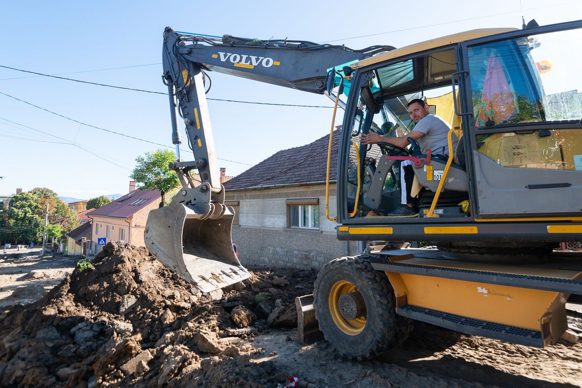 Lucrările de reabilitare a străzilor sunt în curs de desfășurare în Sfântu Gheorghe