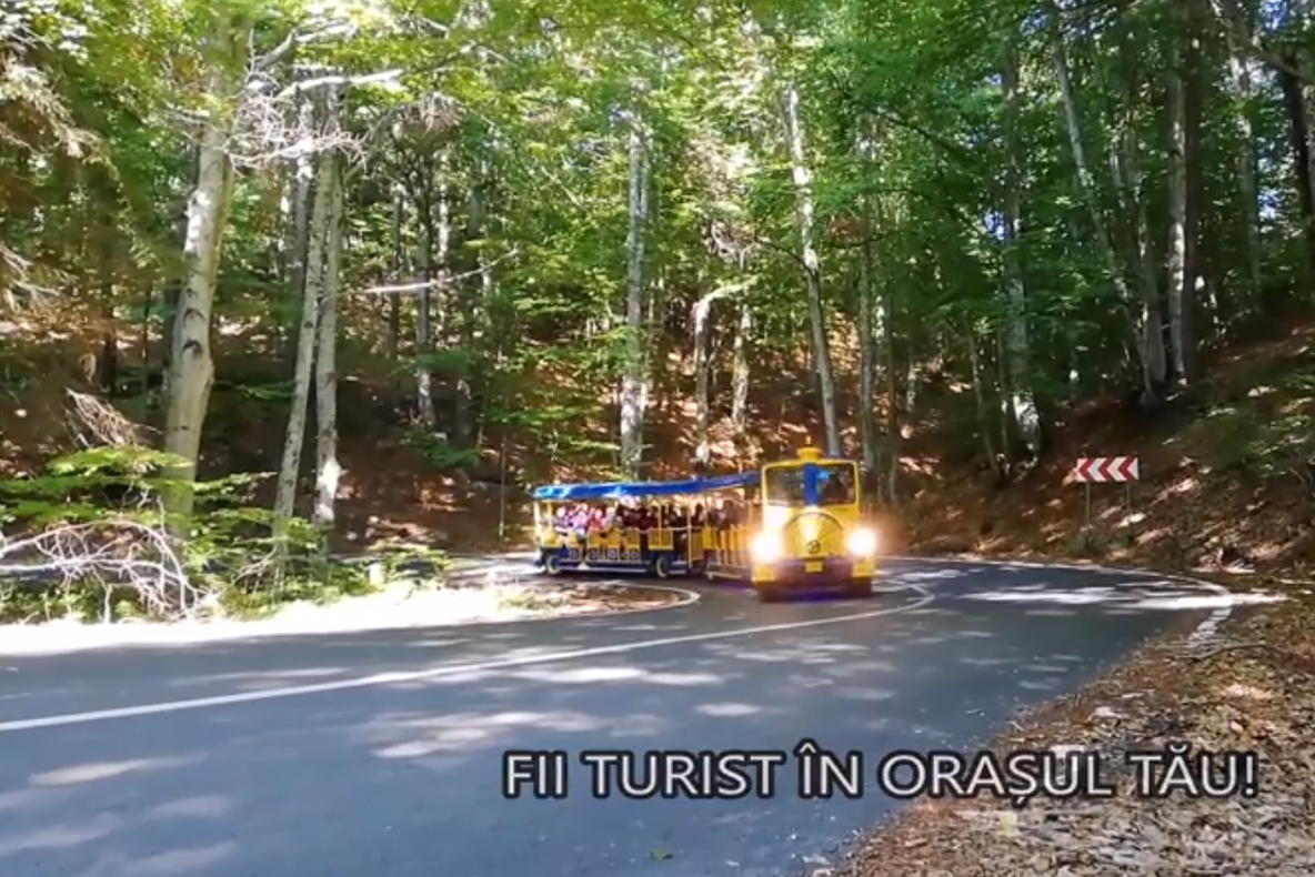 Plimbări cu trenulețul între Sfântu Gheorghe și Șugaș Băi