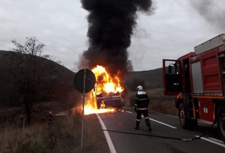 Autobuz în flăcări între Sfântu Gheorghe şi Vâlcele