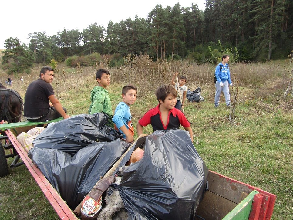 20 de voluntari şi localnici au făcut din nou curat la Cariera Őrkő
