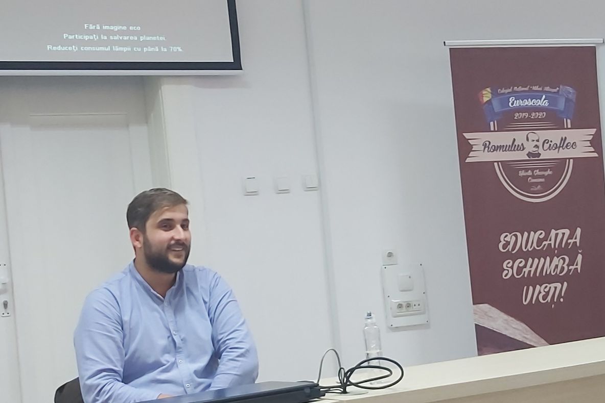 Elevii CNMV au învăţat despre „cheia succesului” de la un absolvent al şcolii, în cadrul proiectului Euroscola