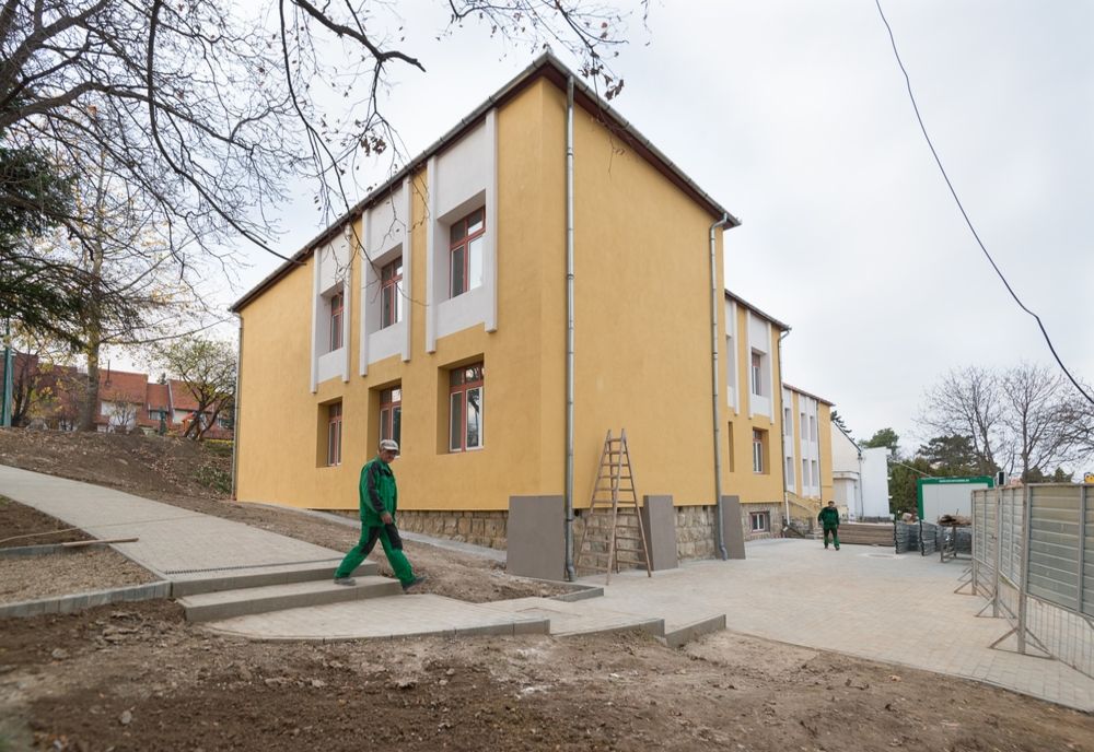 Lucrările de renovare sunt în curs de desfășurare în fostul Liceu „Kós Károly”