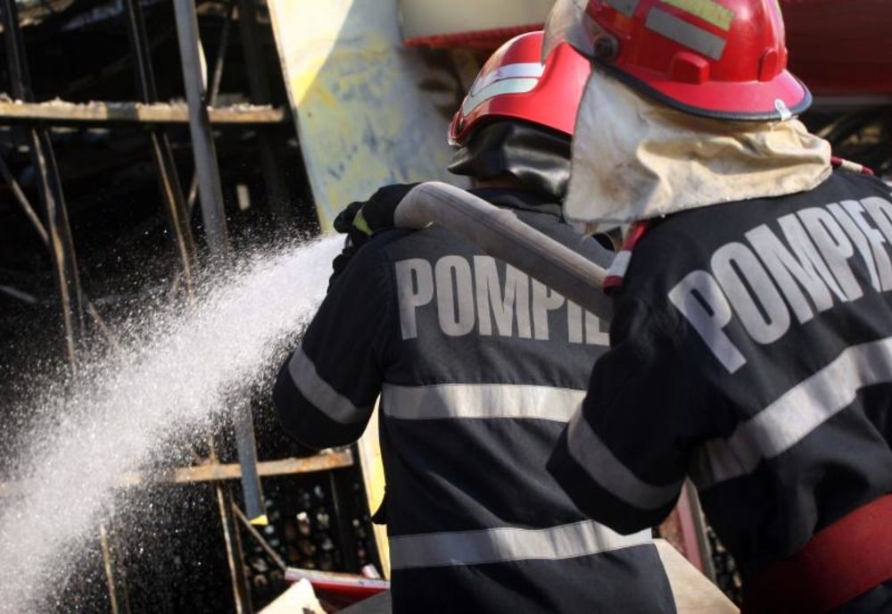Weekend plin pentru pompierii covăsneni: trei incendii şi un mesaj Ro-Alert despre un urs