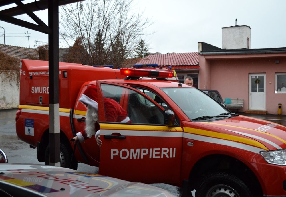 La ISU Covasna, Moș Crăciun a venit cu autospeciala de pompieri