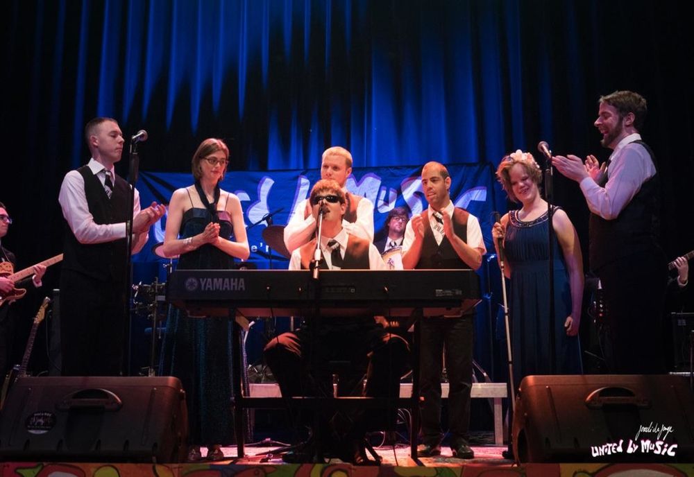 Continuă înscrierile pentru concursul United by Music dedicat persoanelor cu dizabilități