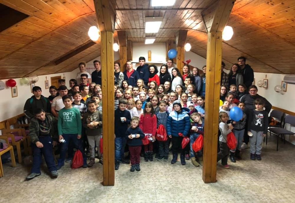 Foto. Aproximativ 70 de copii maltezi l-au așteptat sâmbătă pe Moș Nicolae. Faptele bune continuă