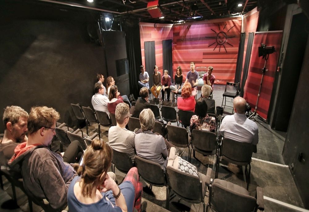 Spectacolul documentar „Chipul din oglinda apei” al trupei Osonó, turneu în 19 localităţi din ţară