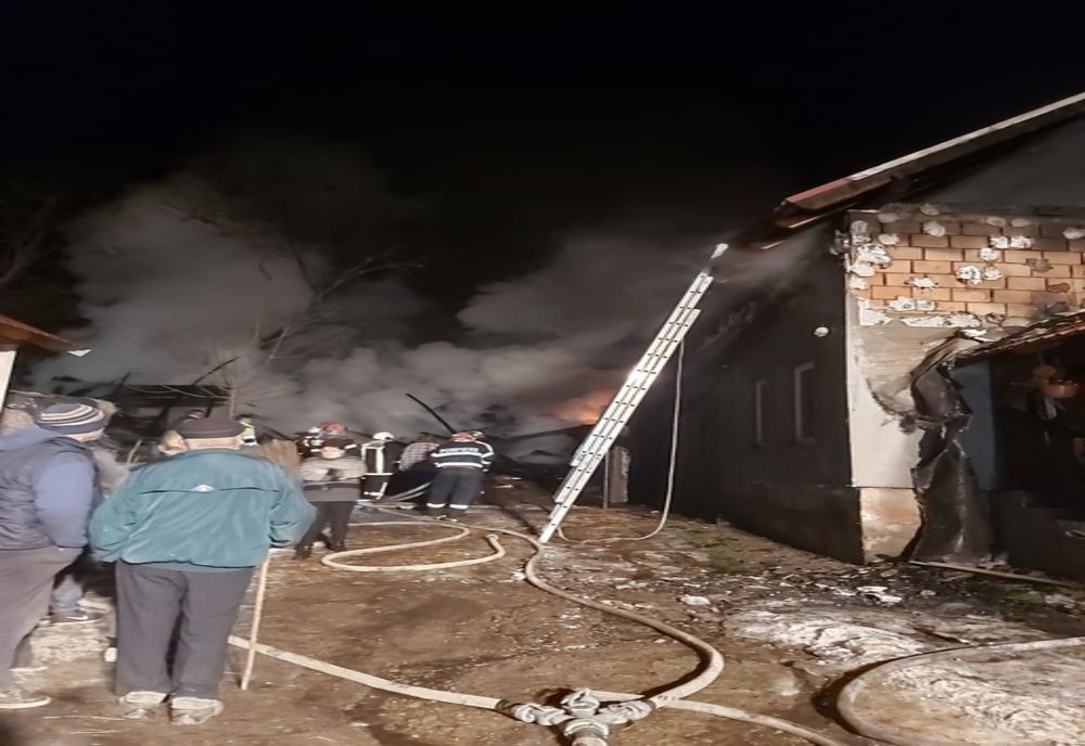 Incendiu la o casă din Harale