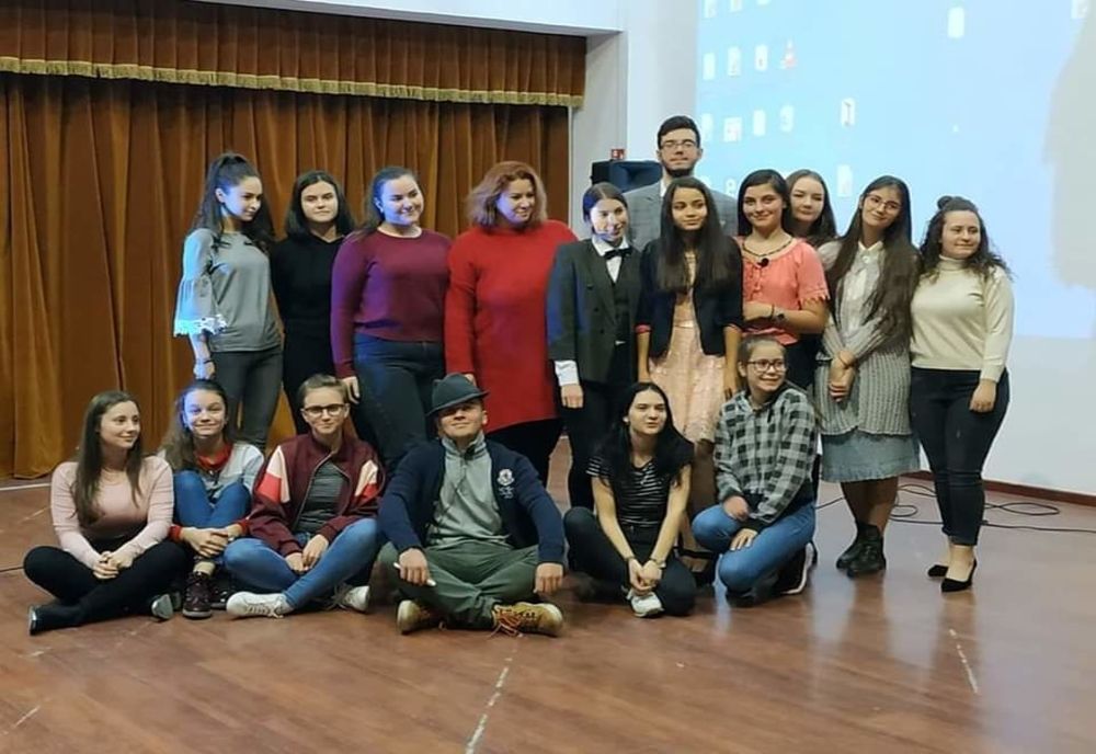 Tineri actori întorsureni, debut pe scena TAM cu un spectacol dedicat Zilei Culturii Naționale