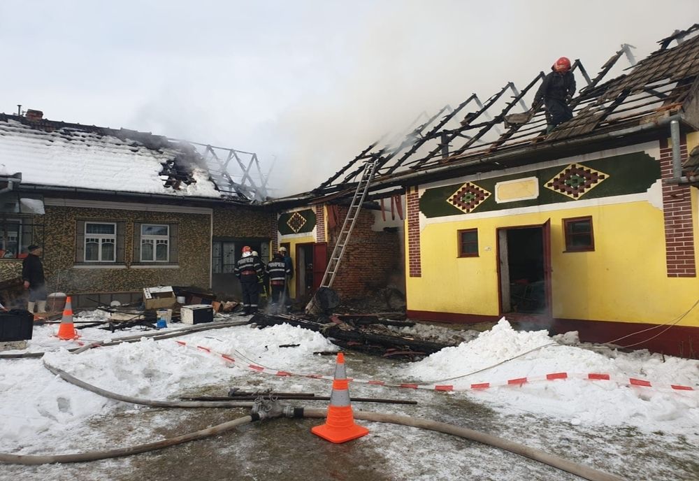 Un cablu defect – cauza incendiului produs vineri dimineaţă la o casă din Întorsura Buzăului