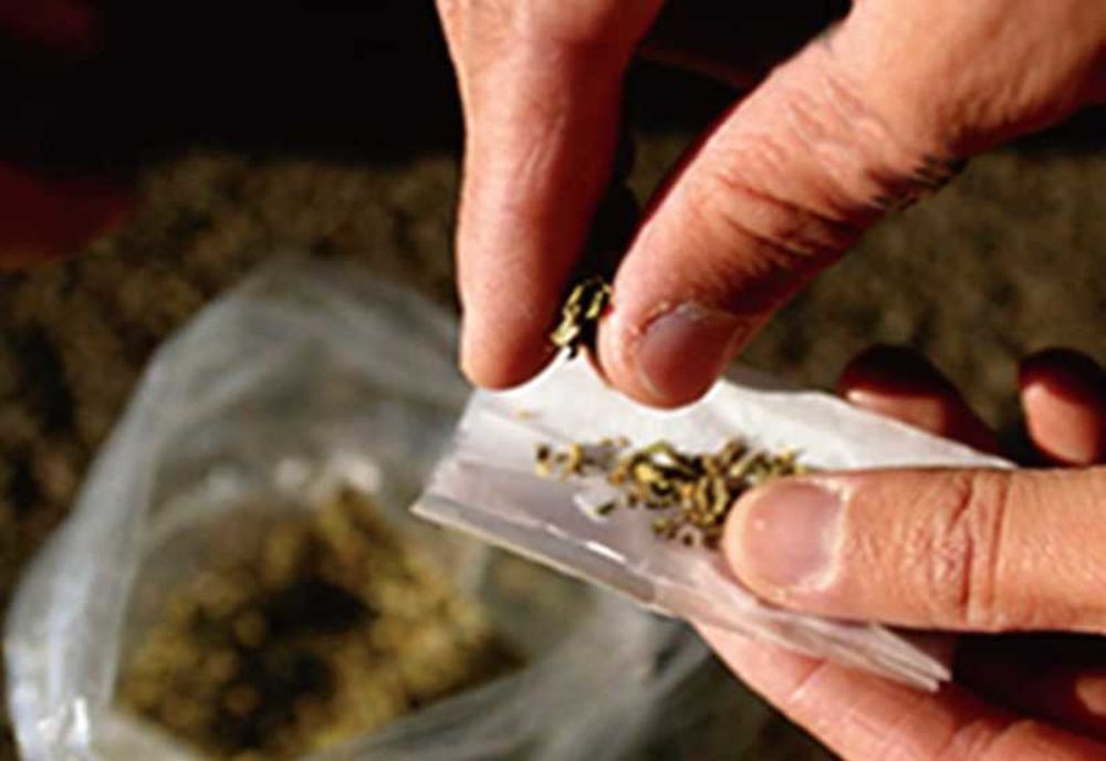 Covăsneni bănuiţi de consum de droguri în Braşov