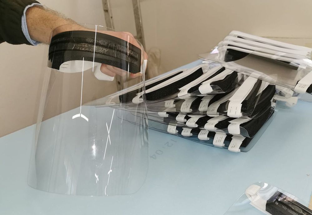 Viziere de protecţie, printate la imprimanta 3D, pentru Ambulanța Covasna