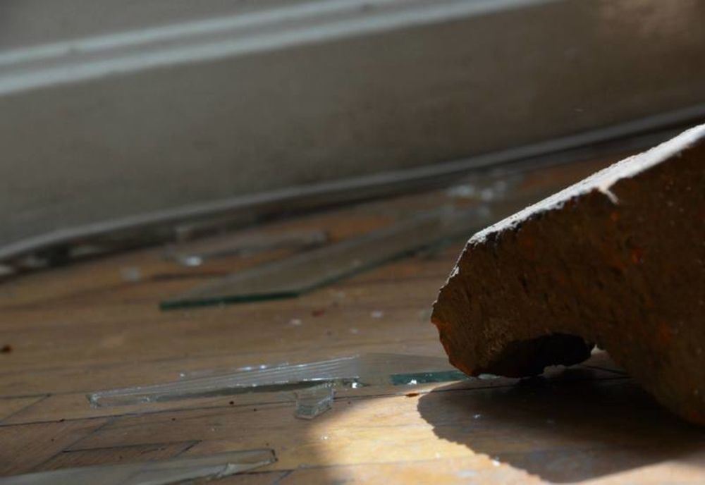 Bataie cu lemne și cărămizi la Ghidfalău