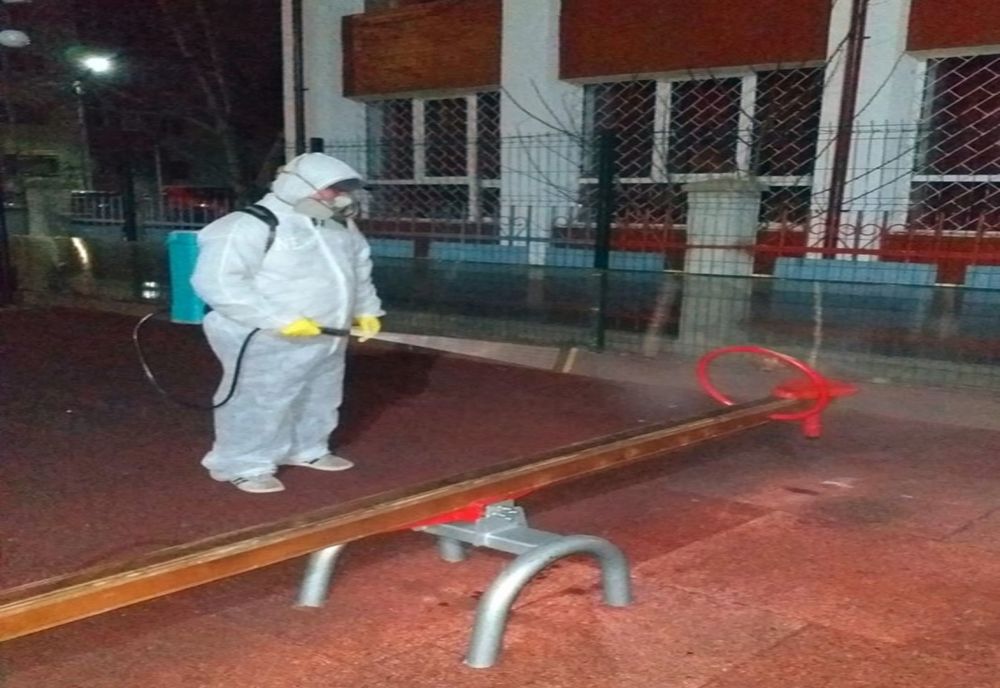 Prefectura Covasna: Spațiile publice și obiectele cu care persoanele diagnosticate pozitiv au intrat în contact au fost dezinfectate 