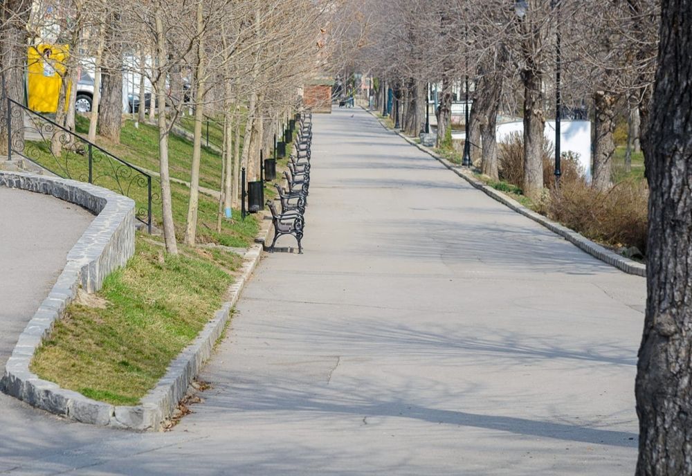 #StămAcasă! Primăria Sfântu Gheorghe demontează TOATE băncile din parcuri și spațiile publice
