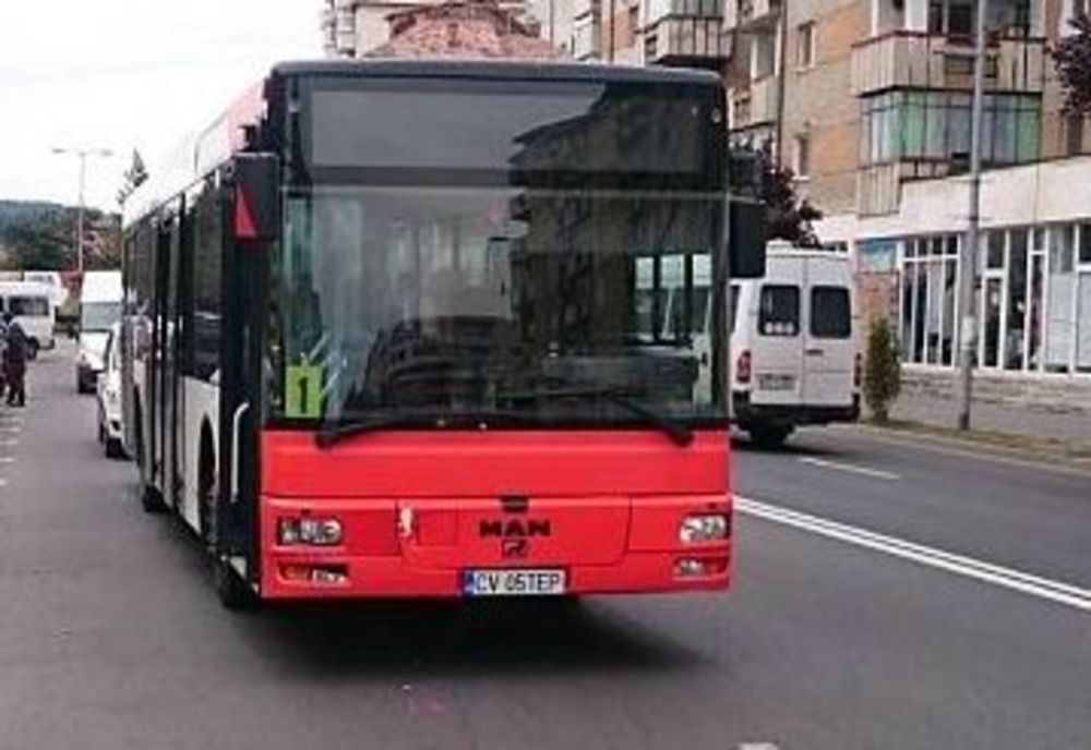 Sute de persoane ajung gratuit la serviciu după ce Multi-Trans a reluat o parte din cursele de dimineață și seară