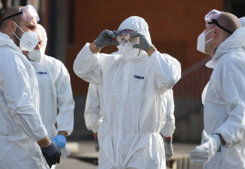 100.000 de echipamente medicale de protecţie vor fi aduse în ţară până la finalul săptămânii