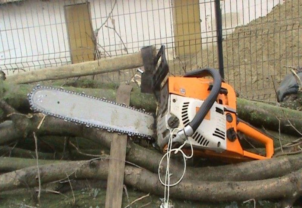 Covăsnean cercetat după ce a furat o drujbă pe motiv că proprietarul îi era dator