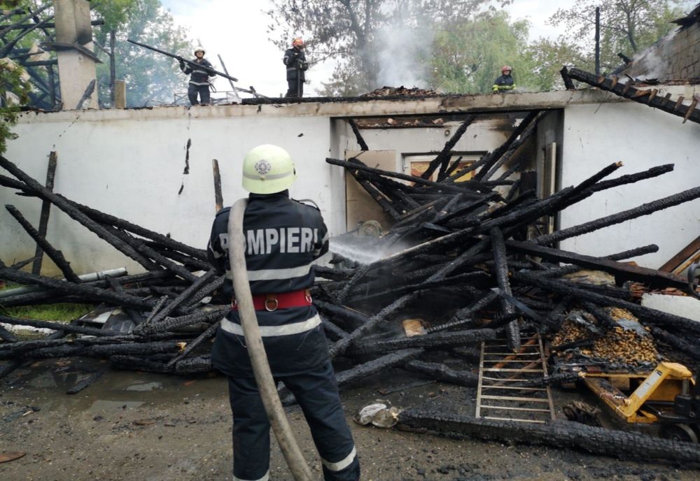 Incendiul de la măcelăria din Sfântu Gheorghe, lichidat după mai bine de trei ore. Pompierii au stabilit cauza