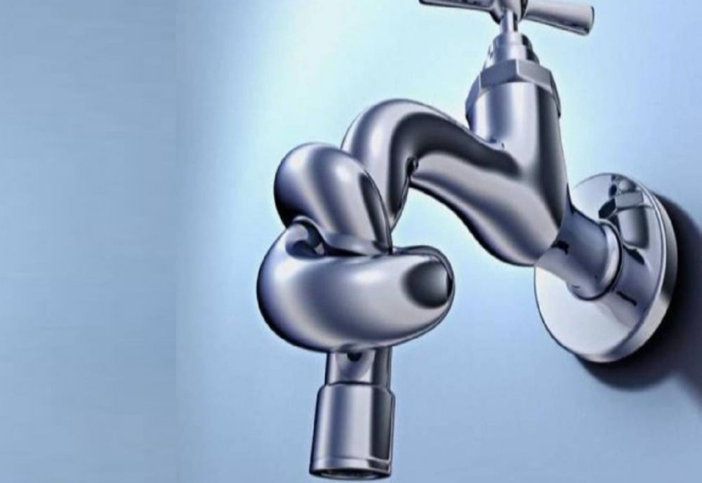 O nouă defecțiune lasă, luni, locuitorii unei străzi din Târgu Secuiesc fără apă potabilă