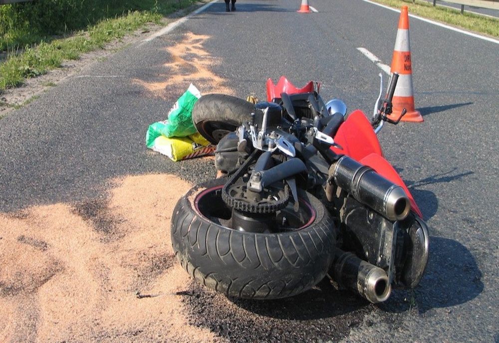 Tânără de 17 ani rănită într-un accident cu motocicleta