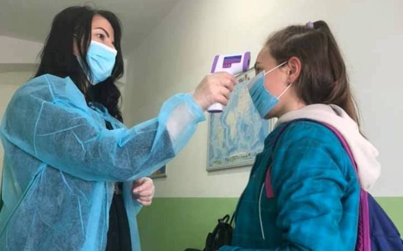 Un singur elev cu febră în judeţul Covasna, în prima zi de la deschiderea şcolilor