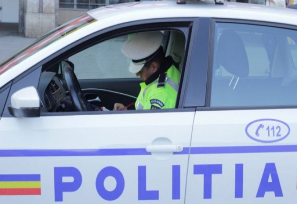 Bărbat prins de polițiști în timp ce conducea, sub influența alcoolului și fără permis, un vehicul neînmatriculat