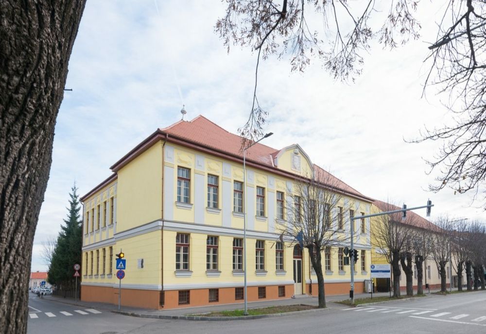 COVID-19 închide Liceul Mikes Kelemen din Sfântu Gheorghe