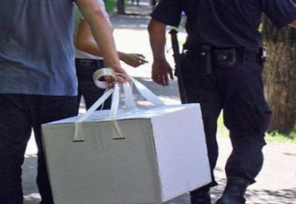 500 de combinezoane de protecție pentru persoanele care merg cu urna mobilă