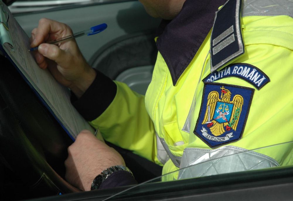 La volanul unei autoutilitare, fără permis de conducere
