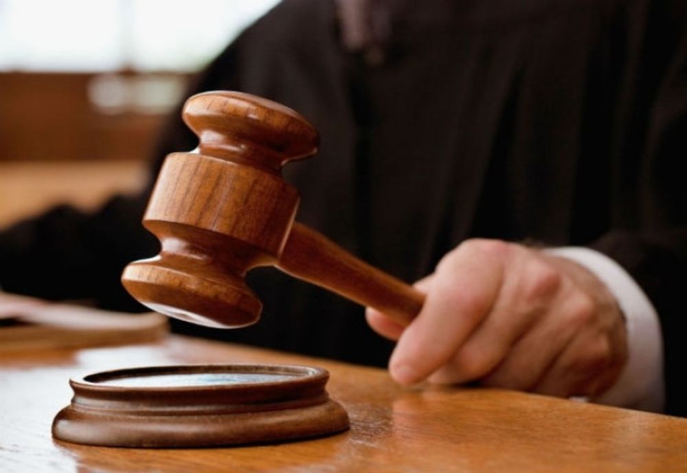 Un bărbat acuzat de cumpărare de influență a fost trimis în judecată