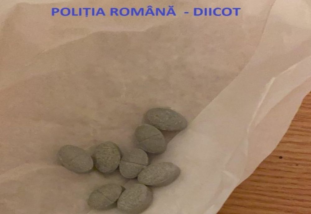 Percheziții la persoane bănuite de consum de droguri