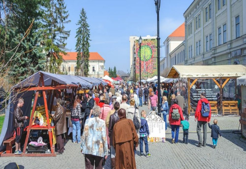 Târg tradițional, în weekend, în centrul municipiului Sfântu Gheorghe