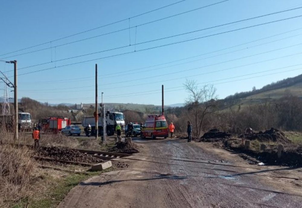 Autocamion lovit de tren
