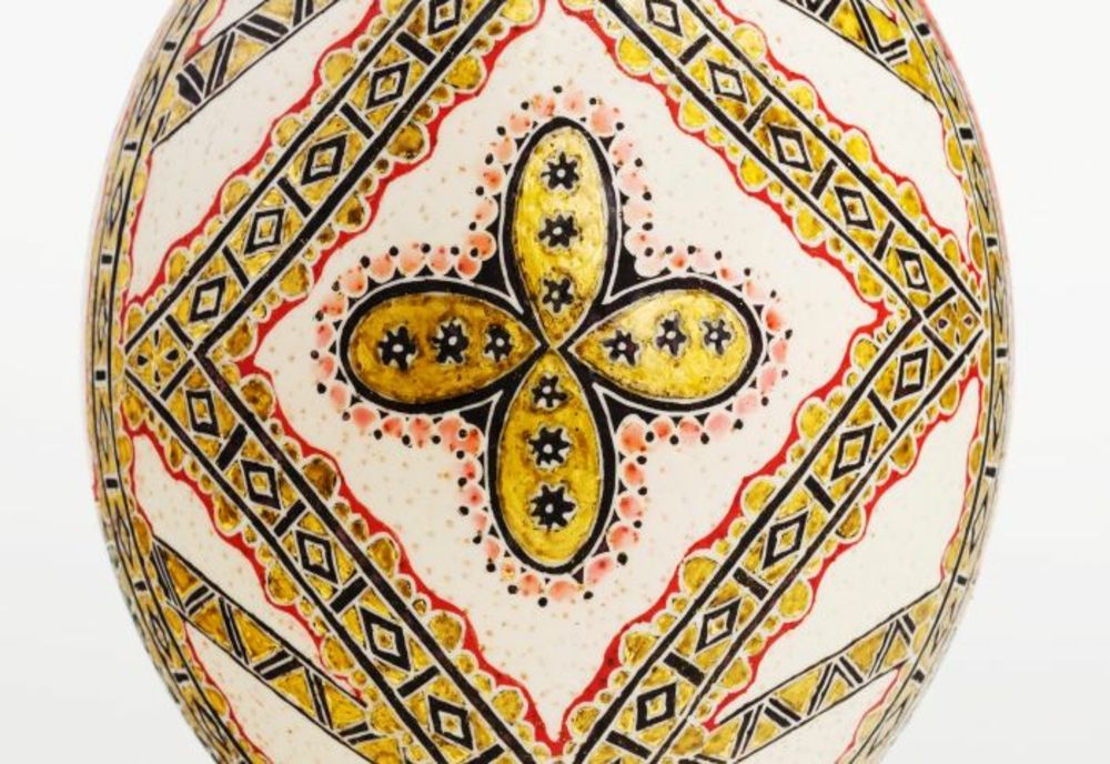 Expoziție inedită de icoane pictate pe ouă de struț