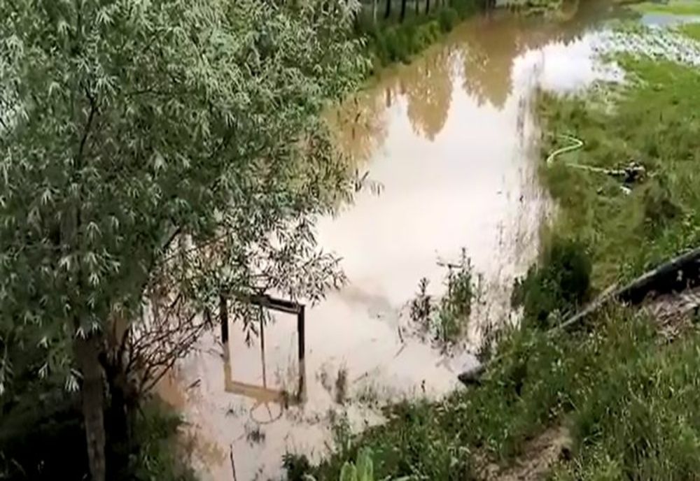 VIDEO Disperare la Lunca Mărcușului! Zeci de gospodării au fost inundate!