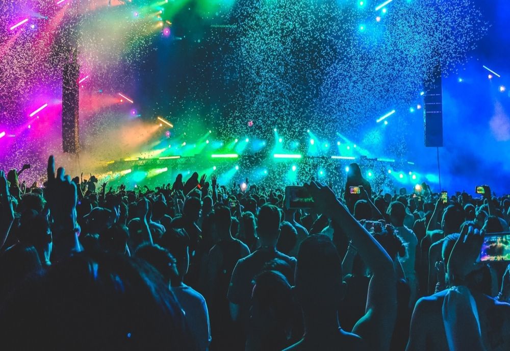 Statul îi va subvenţiona pe artişti şi în timpul măsurilor de relaxare