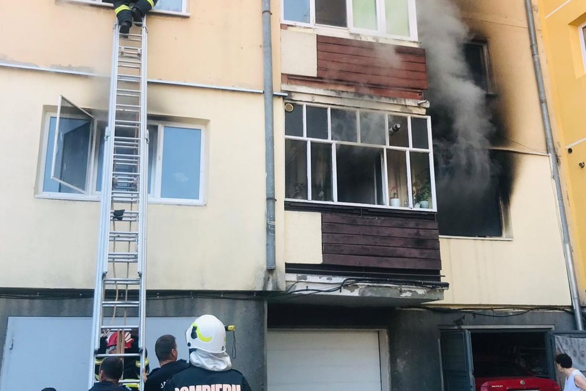 Incendiu într-un bloc din Sfântu Gheorghe