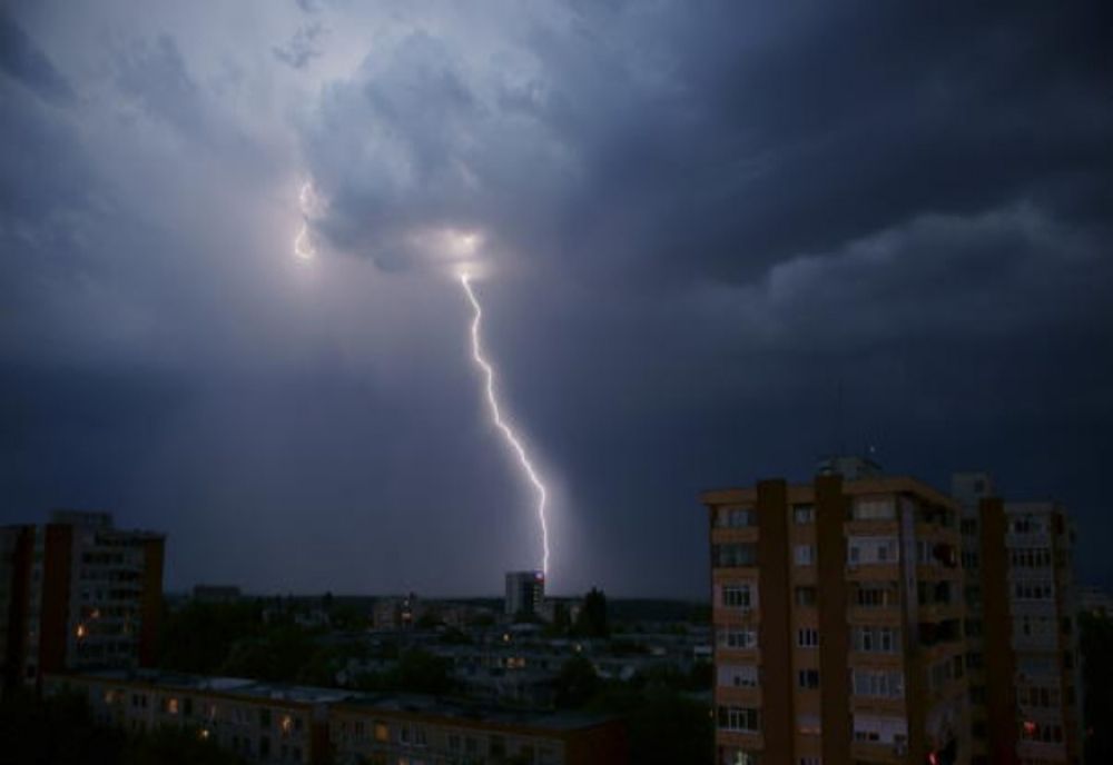 Meteorolog, semnal de alarmă: efectele dezastruoase ale furtunilor - vremea severă face ravagii în România