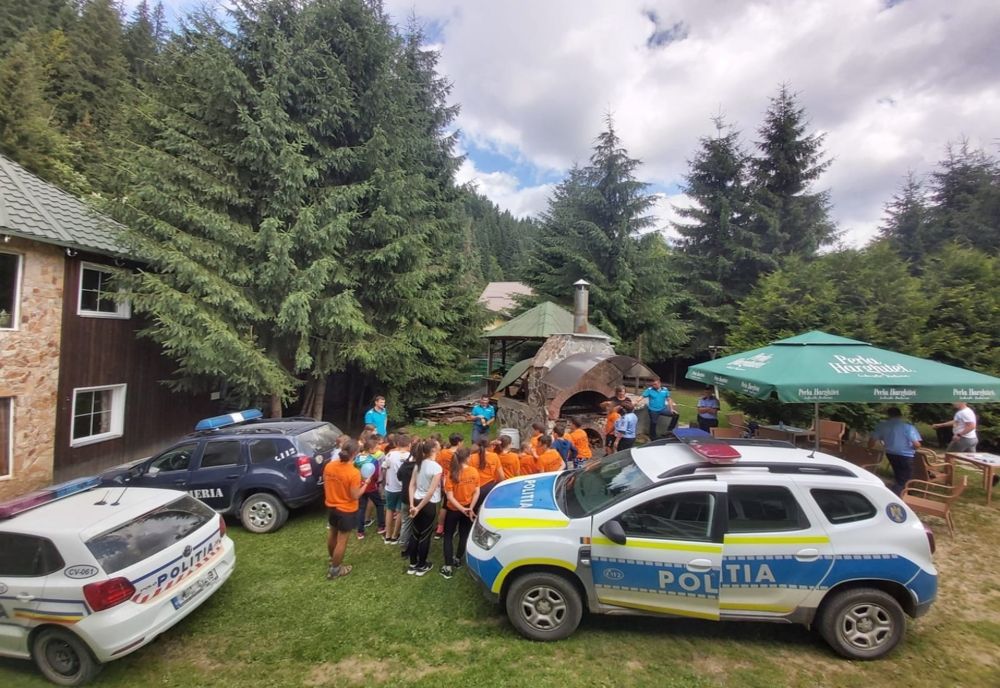 Polițiştii şi jandarmii au ajuns în taberele şcolare