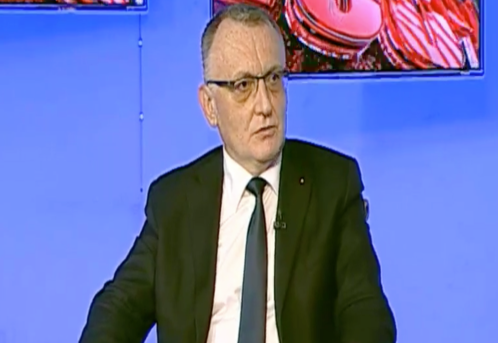 Sorin Cîmpeanu: 319 școli au cerut trecerea în online. Unul din motive - moartea a 7 cadre didactice de COVID-19