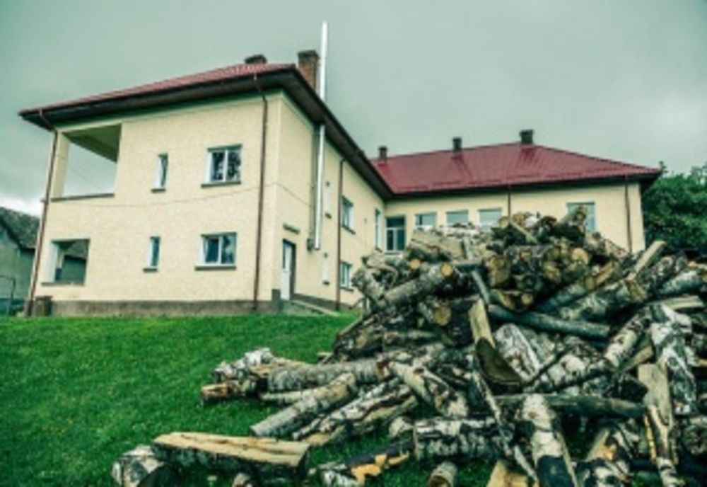 OLX îşi motivează utilizatorii să renoveze o şcoală din județul Covasna!