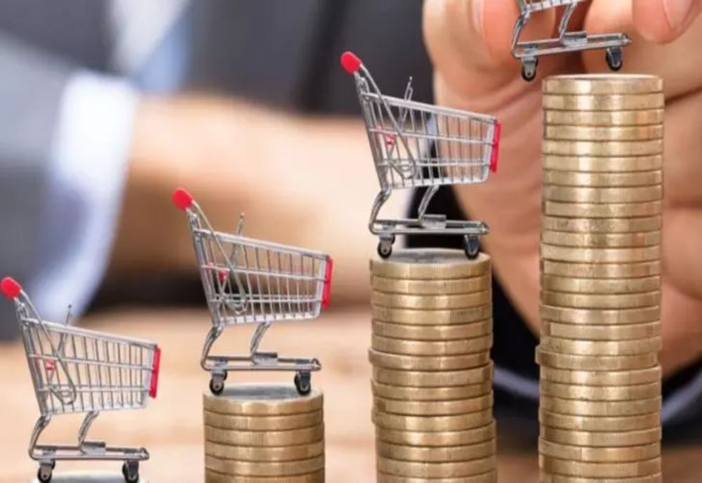 Cum așteaptă românii CRIZA: Nu mai cumpără alimente și haine - Cea mai mare FRICĂ pentru 50% este inflația | SONDAJ